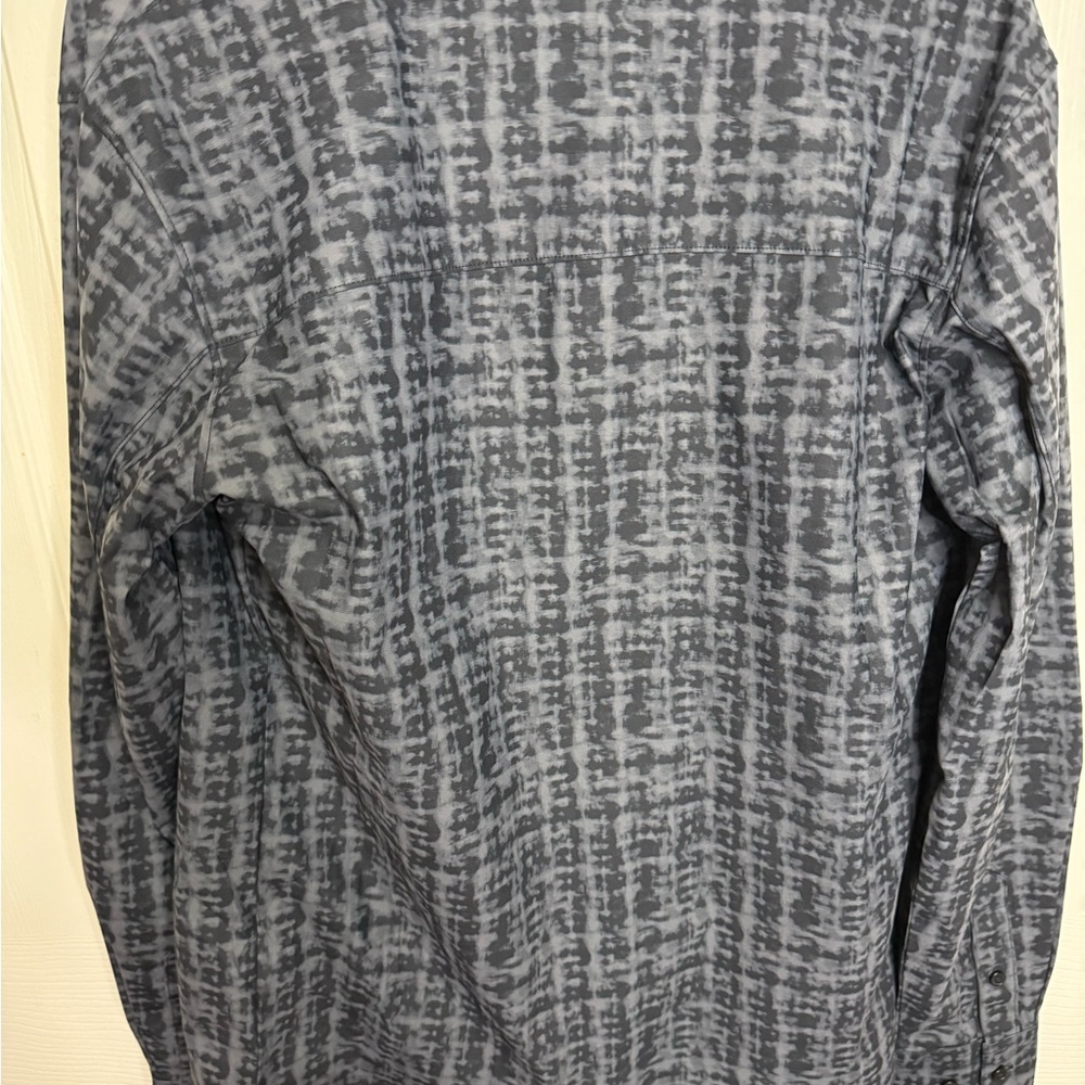 Fabletics Mens Button Front Shirt Jacket Gray Abstract Print Lightweight Small - Picture 2 of 5